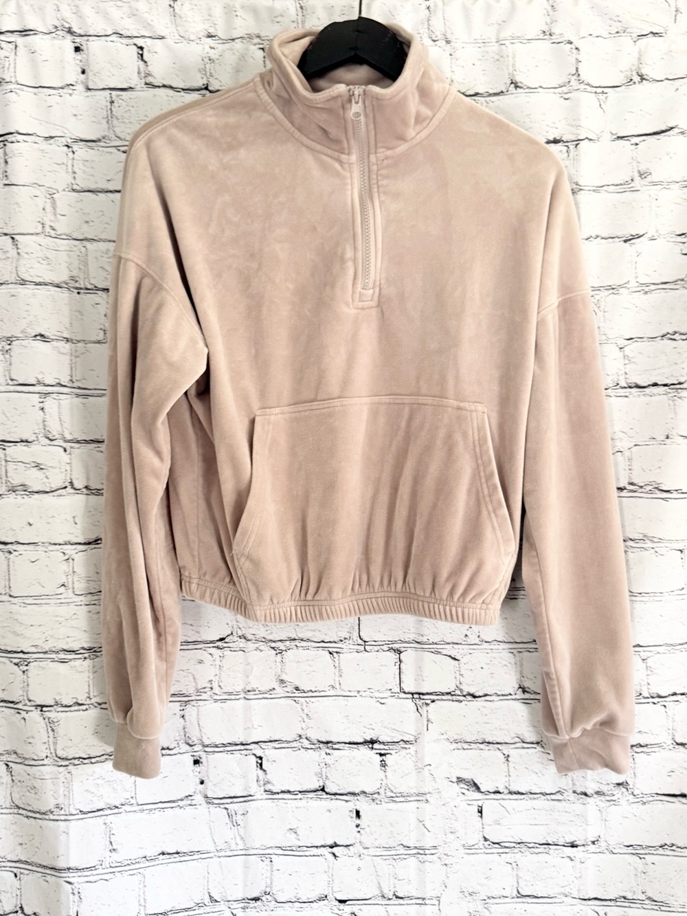 MONO B. 3/4 zip crop long sleeve. Size S
